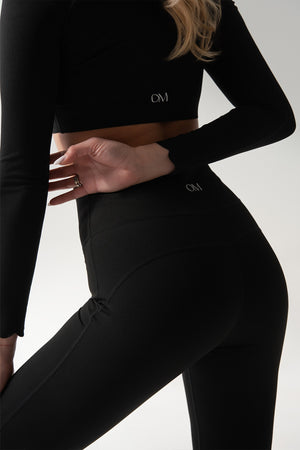 панталон CURLY BLACK и блуза CURLY BLACK | OM wear оформящо спортно облекло